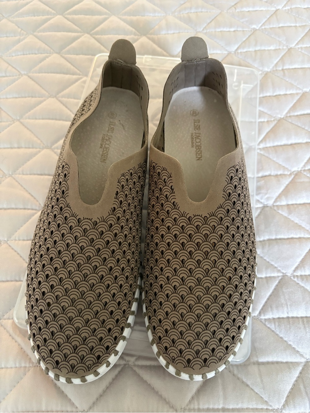 Lise Jacobsen Slip-On Sneakers in Taupe with Wave Pattern